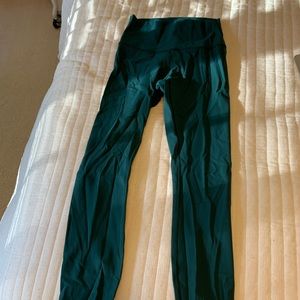 Lulu Lemon size 4 Wonder under 7/8 legging